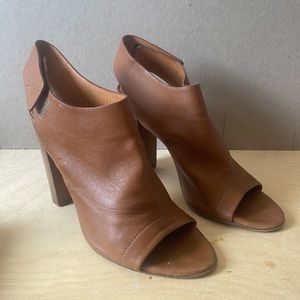 Vince Leather Sandals